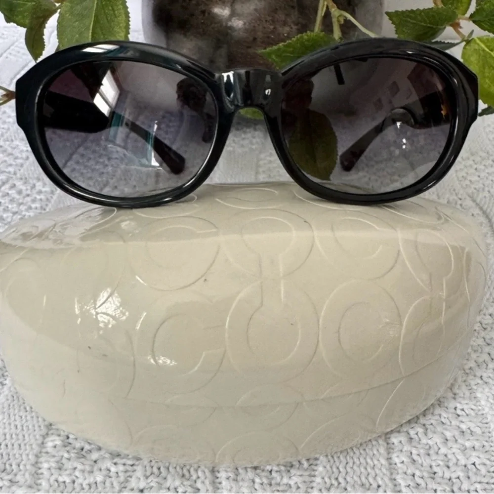 Coach Like New Gisele Sunglasses With Case for Women - Picture 1 of 4